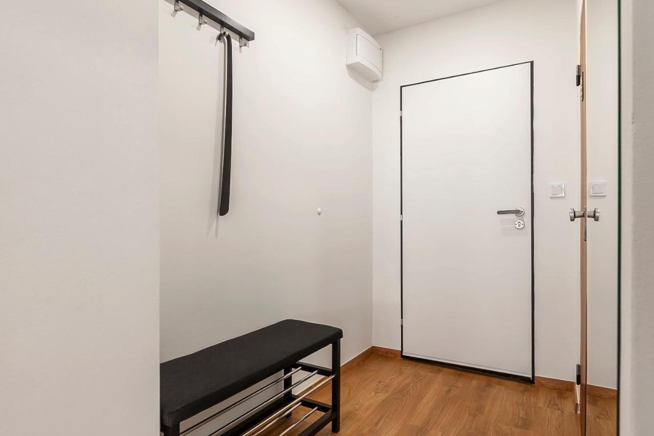 Apartament Popular Location / Street View / 4 Ppl / Netflix Praga Zewnętrze zdjęcie