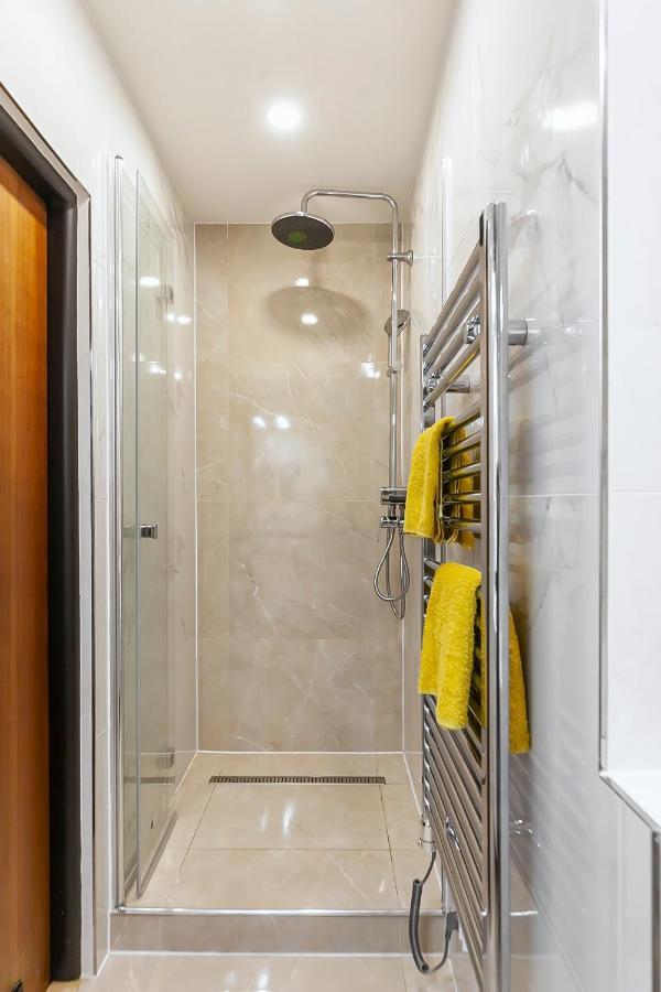 Apartament Popular Location / Street View / 4 Ppl / Netflix Praga Zewnętrze zdjęcie