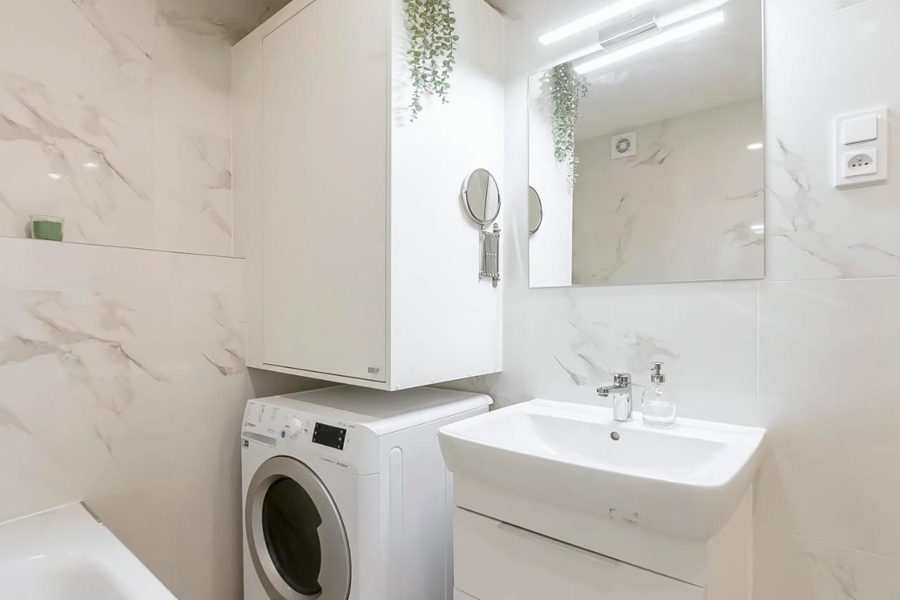 Apartament Popular Location / Street View / 4 Ppl / Netflix Praga Zewnętrze zdjęcie